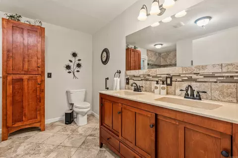 Bath - 564 Green Tree Rd, Clinton, AR 72031 photo 1 of 5