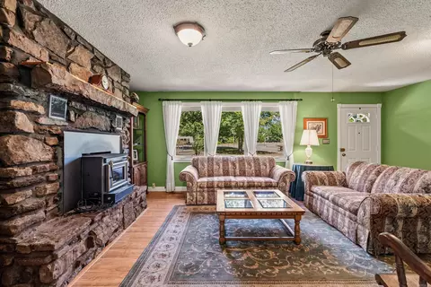 Living - 564 Green Tree Rd, Clinton, AR 72031 photo 2 of 3