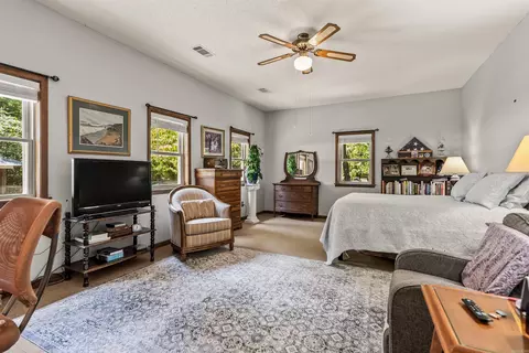 Bedroom - 564 Green Tree Rd, Clinton, AR 72031 photo 6 of 8
