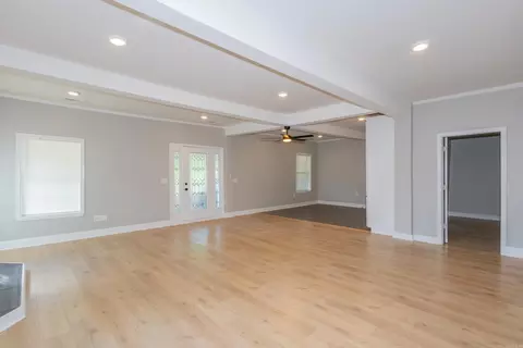 Living - 1018 River St, Benton, AR 72015 photo 7 of 7