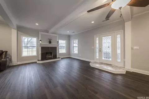 Living - 1018 River St, Benton, AR 72015 photo 2 of 7