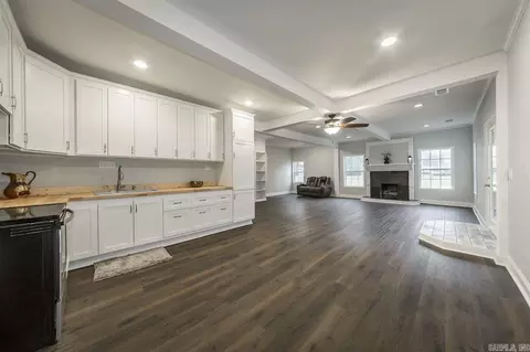 Living - 1018 River St, Benton, AR 72015 photo 4 of 7