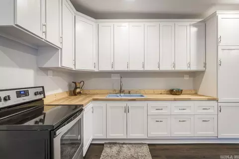 Kitchen - 1018 River St, Benton, AR 72015 photo 1 of 1