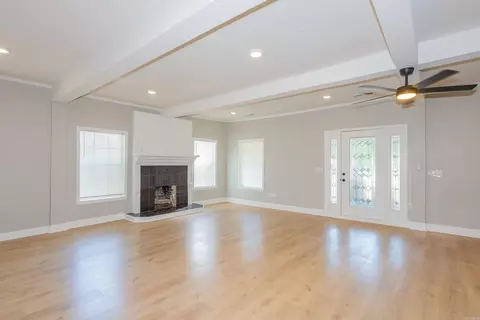 Living - 1018 River St, Benton, AR 72015 photo 6 of 7