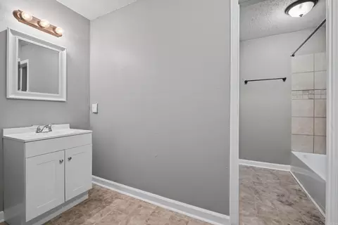 Entry Way - 6521 Grayson Dr, Benton, AR 72019 photo 1 of 1