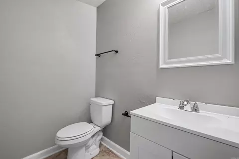 Bath - 6521 Grayson Dr, Benton, AR 72019 photo 1 of 2