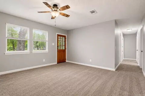 Living - 6521 Grayson Dr, Benton, AR 72019 photo 2 of 3