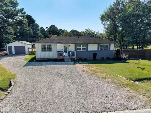 215 Woody Ln, Jonesboro, AR 72401