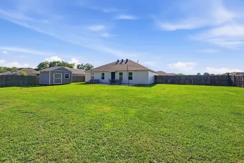 Exterior - 200 Hemlock Dr, Conway, AR 72032 photo 4 of 5