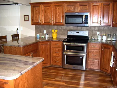 Kitchen - 104 Shalie Cove Cor, Ashdown, AR 71822 photo 4 of 6