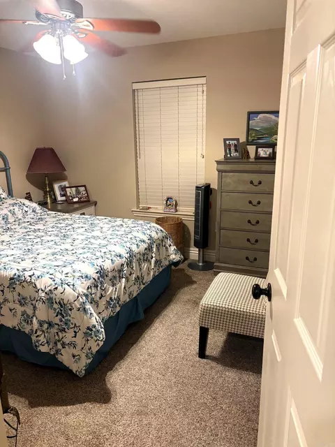 Bedroom - 104 Shalie Cove Cor, Ashdown, AR 71822 photo 2 of 4