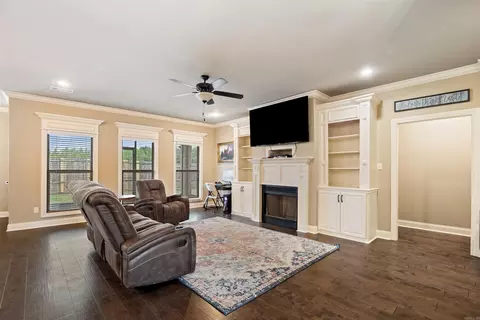 Living - 6263 Alan Dr, Jonesboro, AR 72404 photo 1 of 2