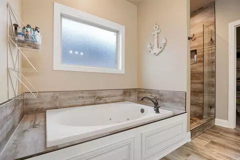 Bath - 6263 Alan Dr, Jonesboro, AR 72404 photo 4 of 4