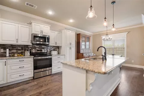 Kitchen - 6263 Alan Dr, Jonesboro, AR 72404 photo 3 of 5