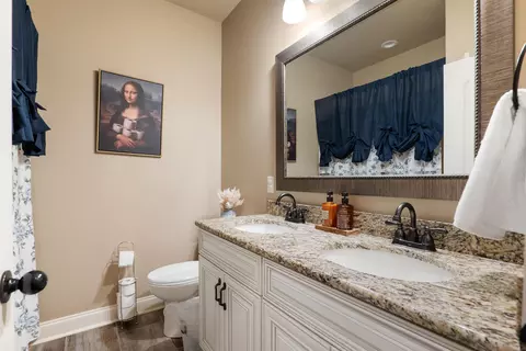Bath - 6263 Alan Dr, Jonesboro, AR 72404 photo 1 of 4