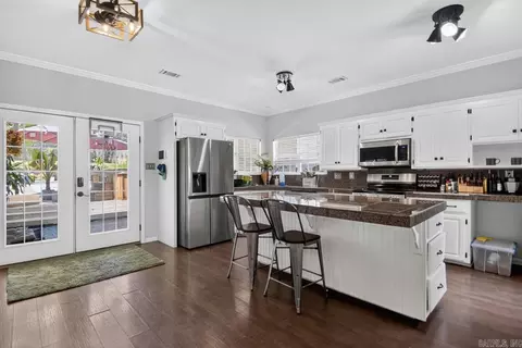 Kitchen - 1185 Cambridge Cir, Benton, AR 72019 photo 1 of 2