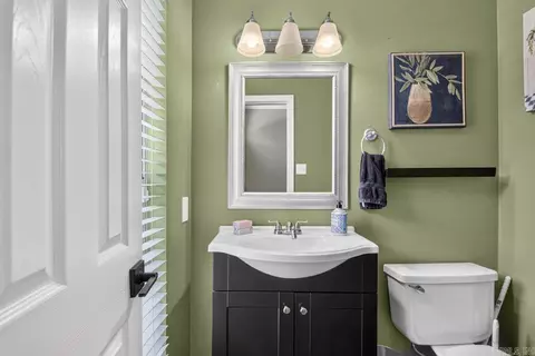 Bath - 1185 Cambridge Cir, Benton, AR 72019 photo 1 of 4