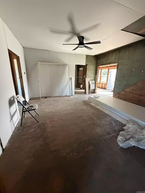 Living - 214 E Walnut St, De Valls Bluff, AR 72041 photo 3 of 4