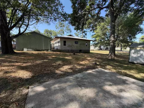 Exterior - 214 E Walnut St, De Valls Bluff, AR 72041 photo 1 of 3
