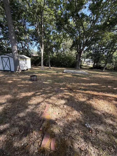 Exterior - 214 E Walnut St, De Valls Bluff, AR 72041 photo 2 of 3