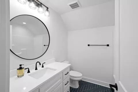 Bath - 1650 Dolphin Dr, Conway, AR 72034 photo 6 of 6