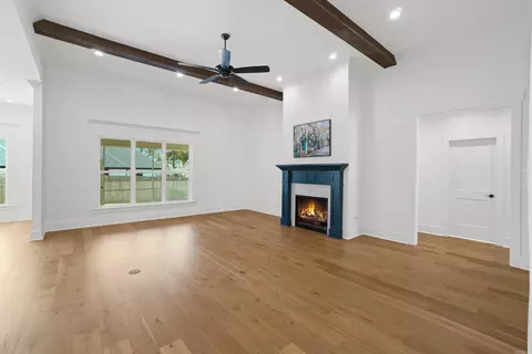 Living - 1650 Dolphin Dr, Conway, AR 72034 photo 2 of 4