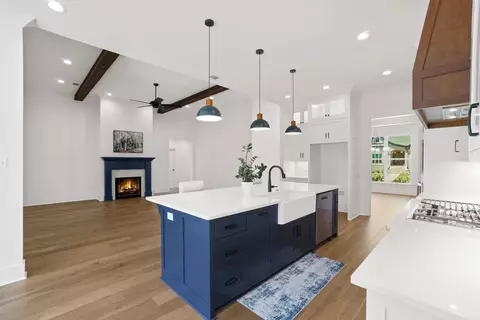 Kitchen - 1650 Dolphin Dr, Conway, AR 72034 photo 4 of 4