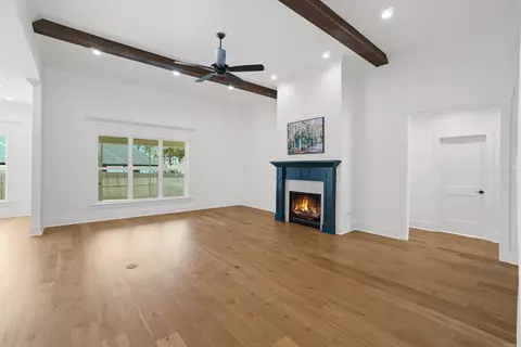 Living - 1650 Dolphin Dr, Conway, AR 72034 photo 2 of 4