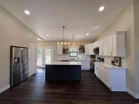 Kitchen - 180 Cedar Meadow Ln, Sidney, AR 72577 photo 2 of 10