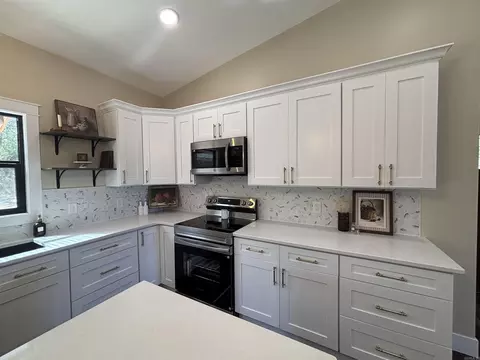 Kitchen - 180 Cedar Meadow Ln, Sidney, AR 72577 photo 5 of 10