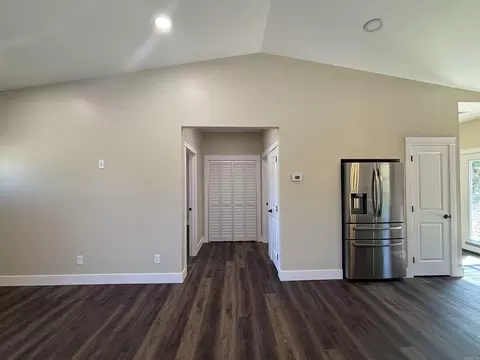 Entry Way - 180 Cedar Meadow Ln, Sidney, AR 72577 photo 3 of 5