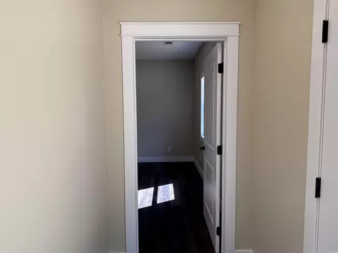 Entry Way - 180 Cedar Meadow Ln, Sidney, AR 72577 photo 2 of 5