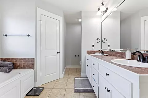 Bath - 8 Regents Park, Bryant, AR 72022 photo 2 of 5