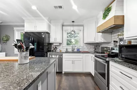 Kitchen - 606 Meadow Cir, Beebe, AR 72012 photo 3 of 4