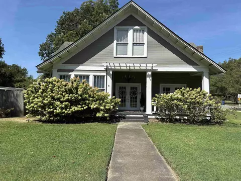 Exterior - 906 School St, Malvern, AR 72104 photo 3 of 17