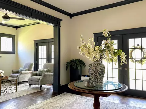 Entry Way - 906 School St, Malvern, AR 72104 photo 2 of 3