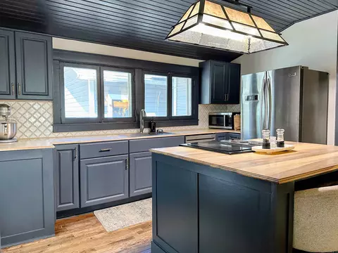 Kitchen - 906 School St, Malvern, AR 72104 photo 5 of 5