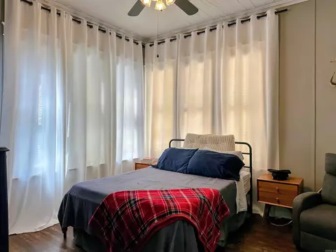 Bedroom - 906 School St, Malvern, AR 72104 photo 3 of 5