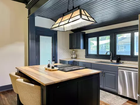 Kitchen - 906 School St, Malvern, AR 72104 photo 1 of 5