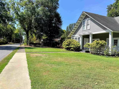 Exterior - 906 School St, Malvern, AR 72104 photo 13 of 17
