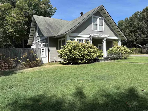 Exterior - 906 School St, Malvern, AR 72104 photo 2 of 17