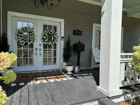 Exterior - 906 School St, Malvern, AR 72104 photo 7 of 17