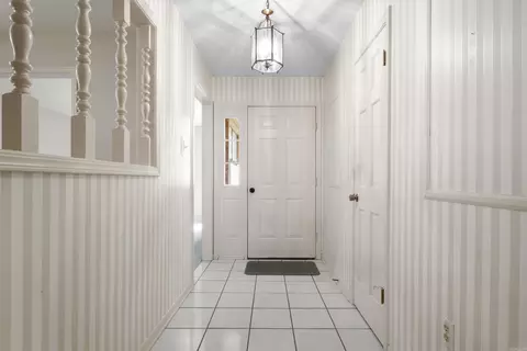 Entry Way - 25 White Oak Dr, Conway, AR 72034 photo 1 of 4