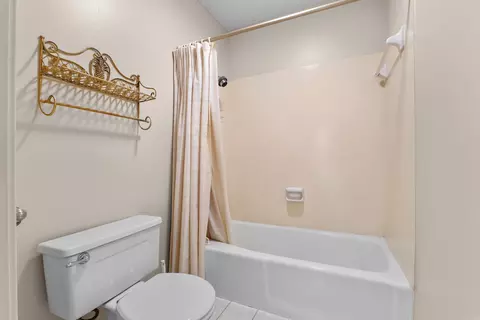 Bath - 25 White Oak Dr, Conway, AR 72034 photo 4 of 4