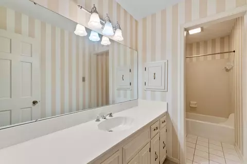 Bath - 25 White Oak Dr, Conway, AR 72034 photo 1 of 4