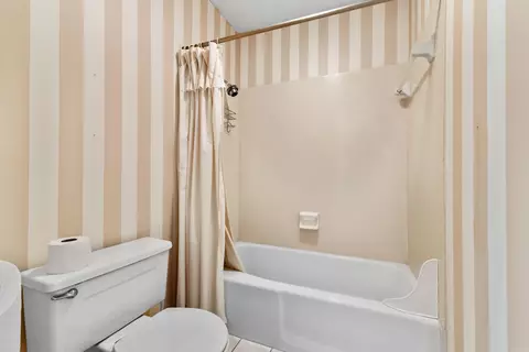 Bath - 25 White Oak Dr, Conway, AR 72034 photo 2 of 4