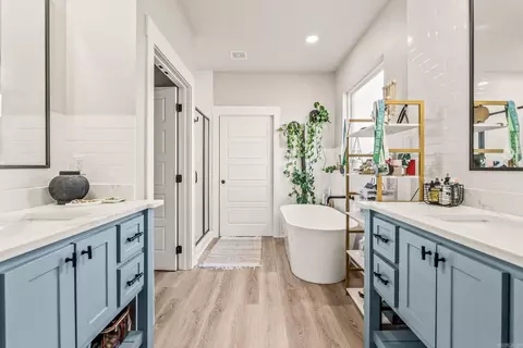 Bath - 1630 Rohan Cir, Conway, AR 72032 photo 1 of 6
