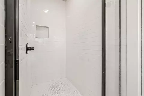 Bath - 1630 Rohan Cir, Conway, AR 72032 photo 3 of 6