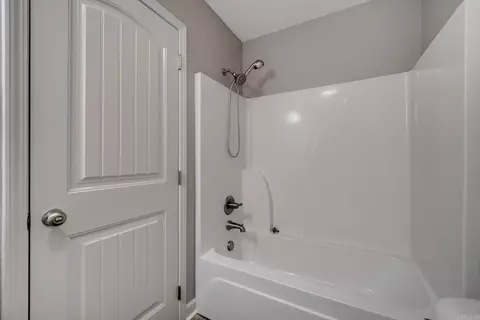 Bath - 1325 Acuff Ln, Conway, AR 72034 photo 2 of 3
