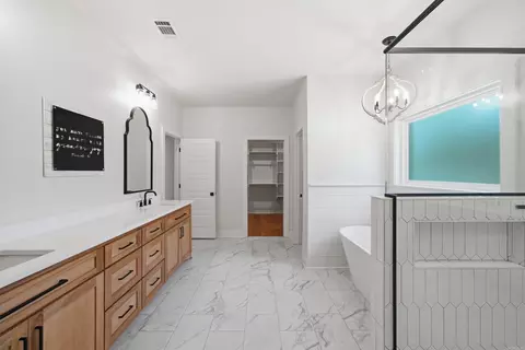 Bath - 5624 Westminster Ave, Benton, AR 72019 photo 5 of 10